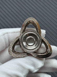 Cat's Eye Superconductor