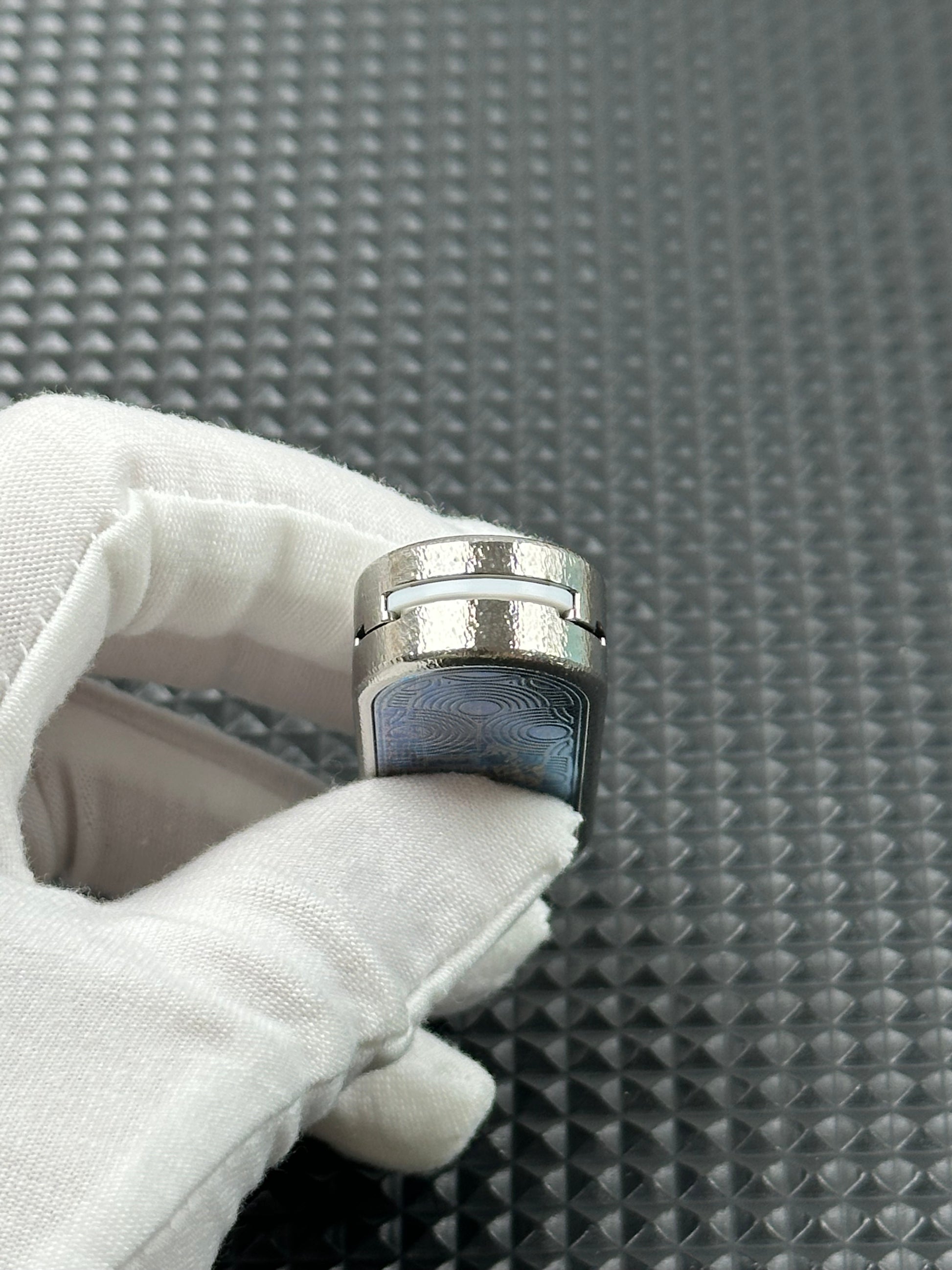 Ming Yin Titanium