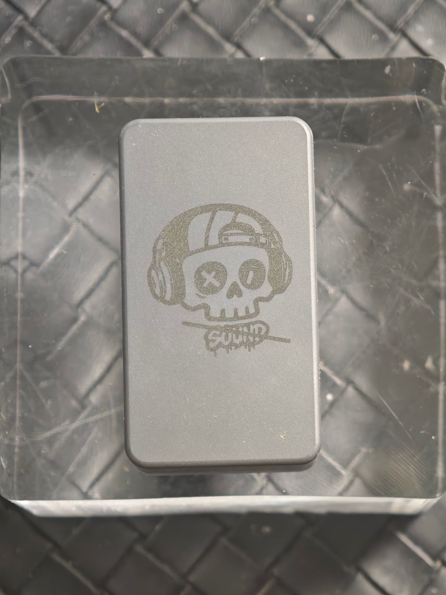 Mute Zirconium