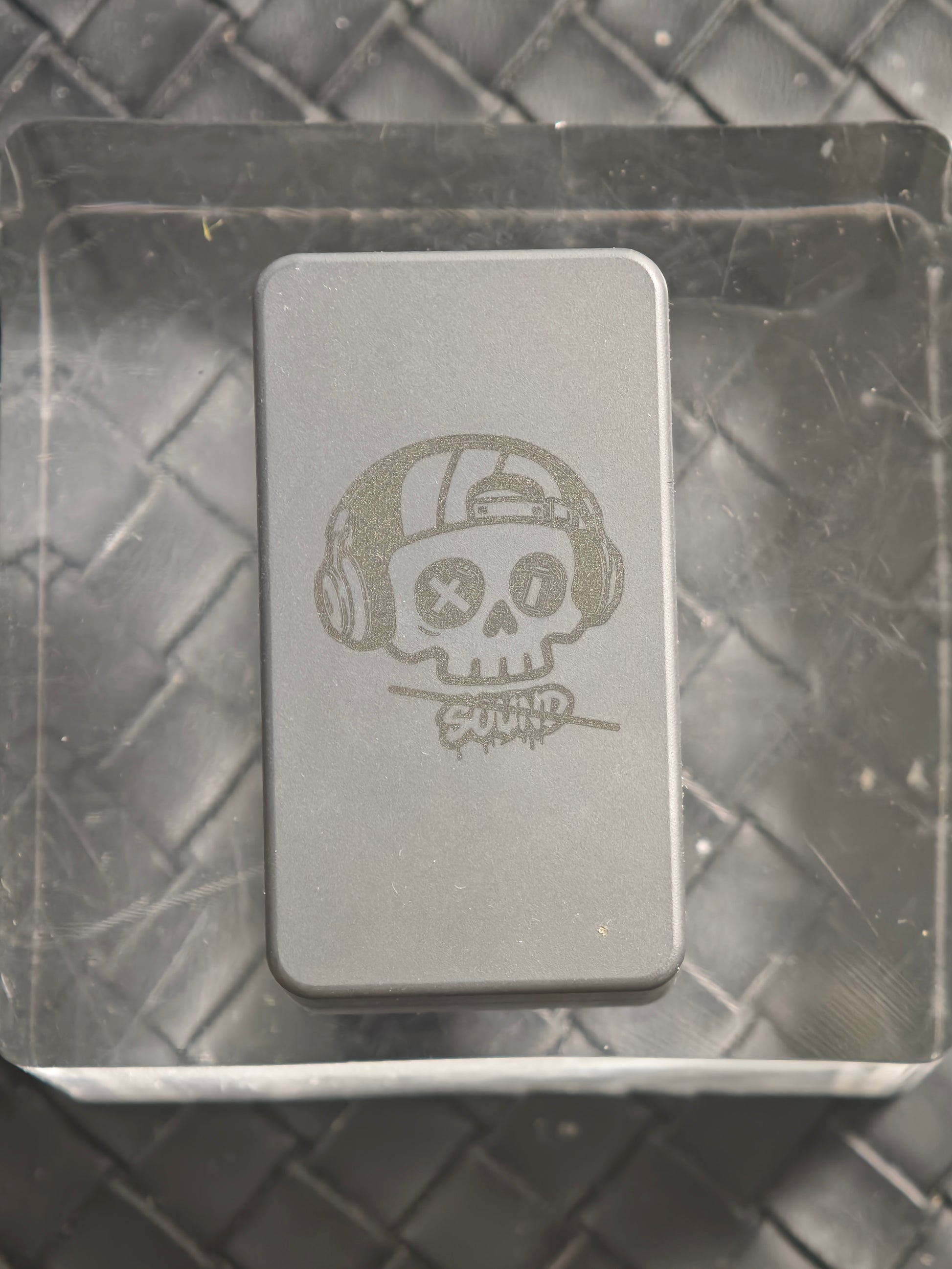 Mute Zirconium