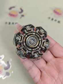 Ancient Iron Shell Opening Zirconium