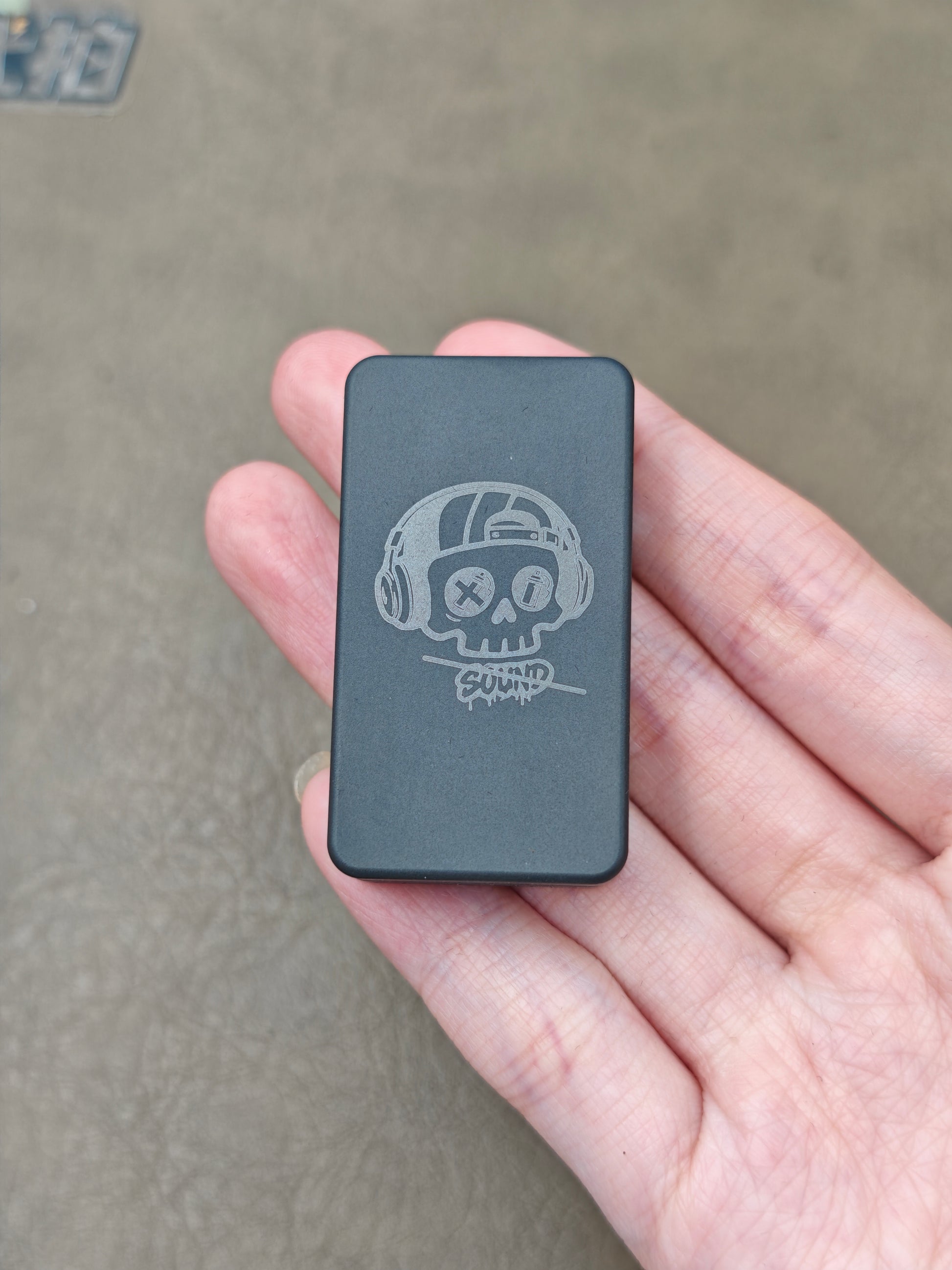 Mute Zirconium