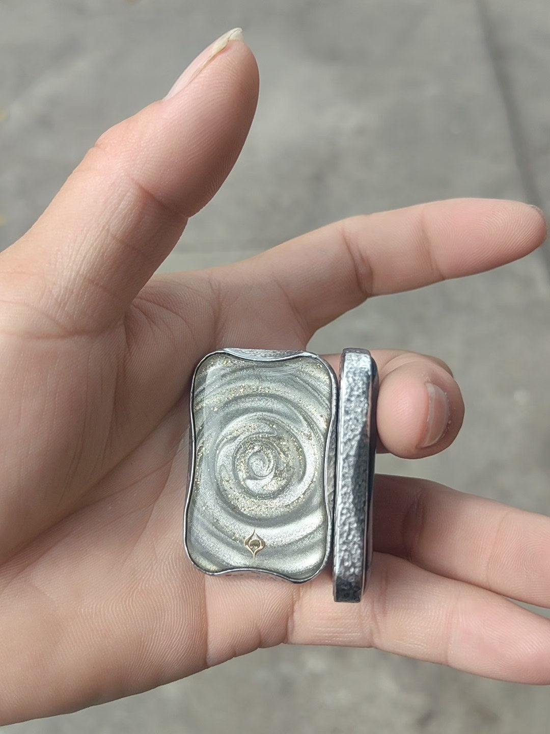 Aura Sand Stainless Steel