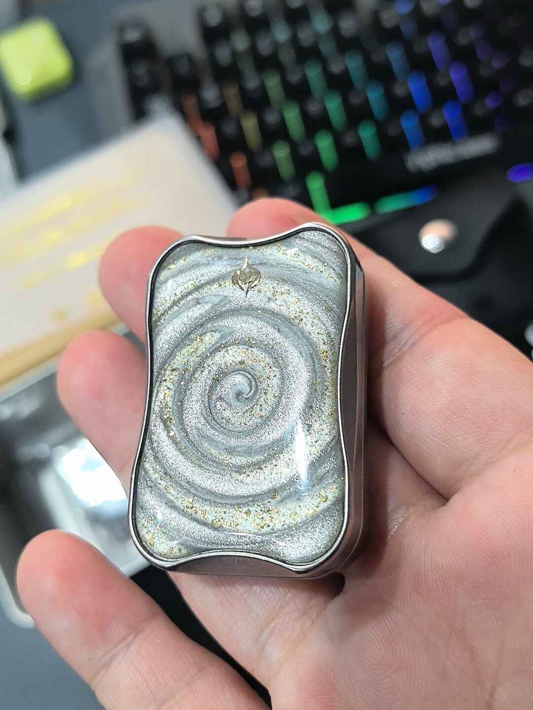 Aura Sand Titanium