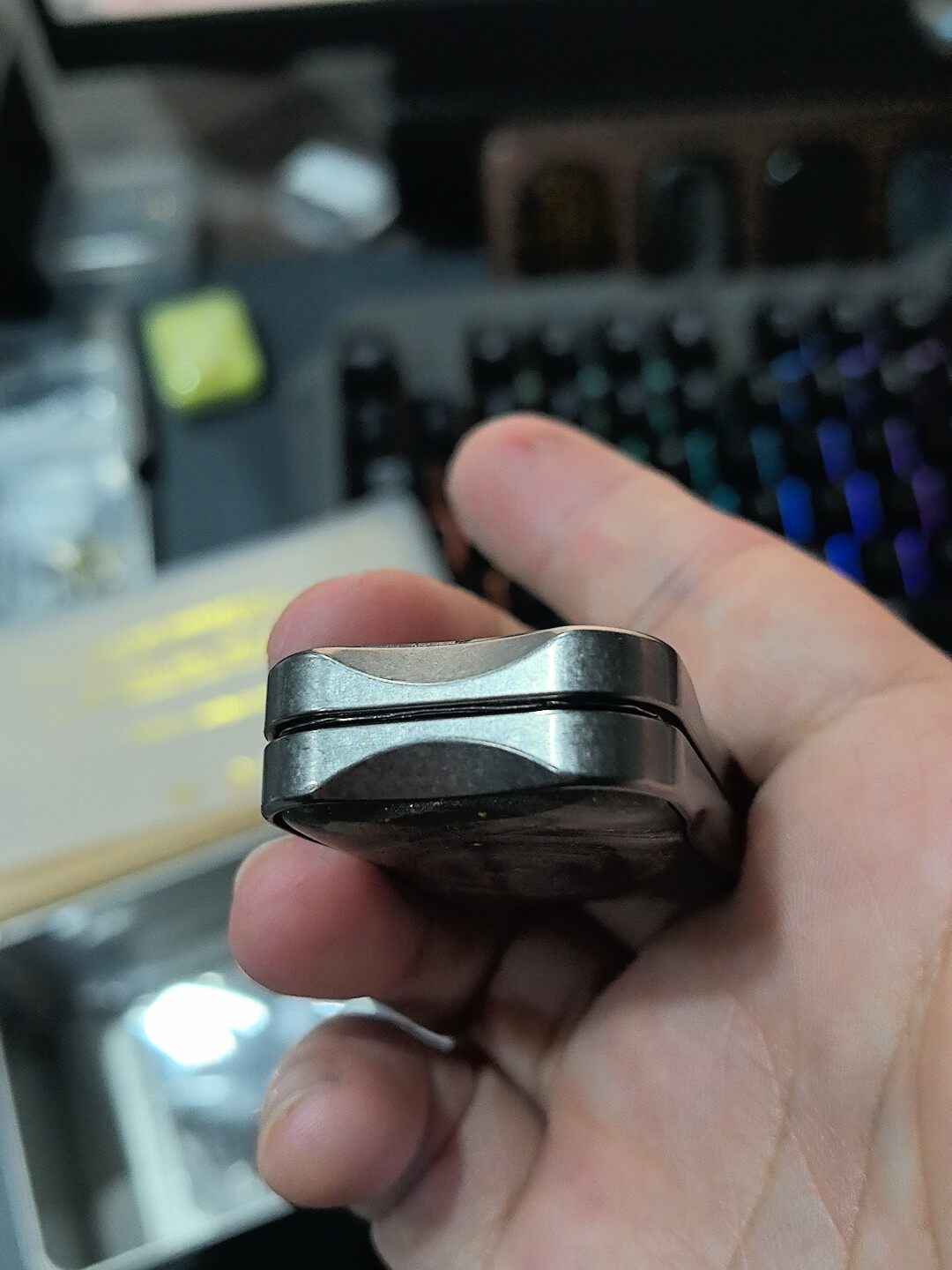 Aura Sand Titanium