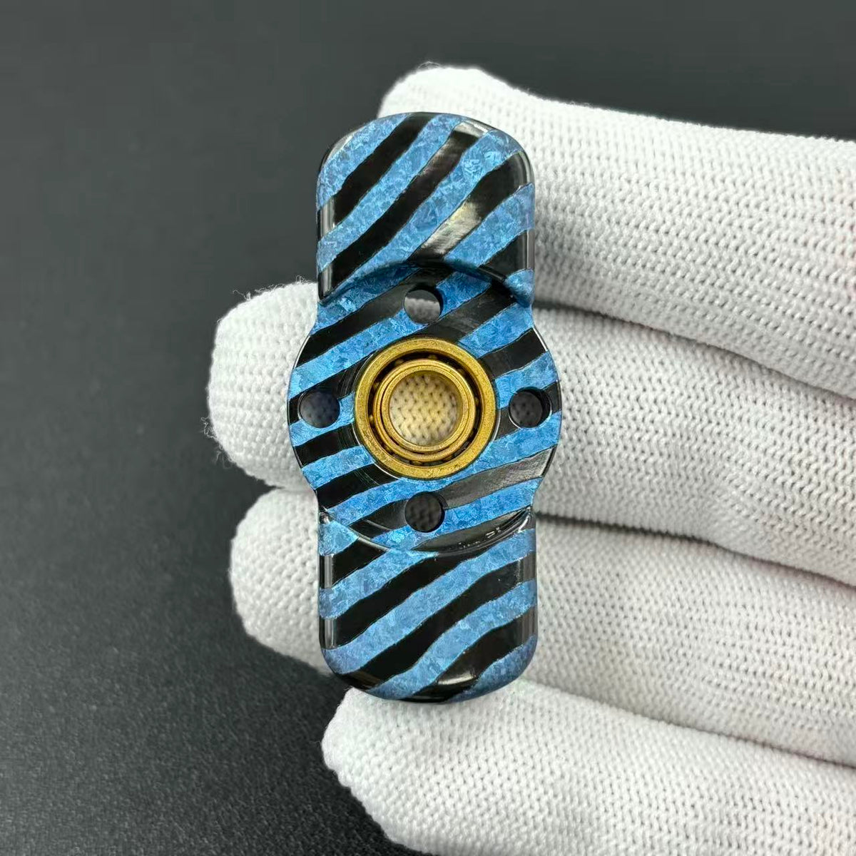 Floating Shadow Zircuti