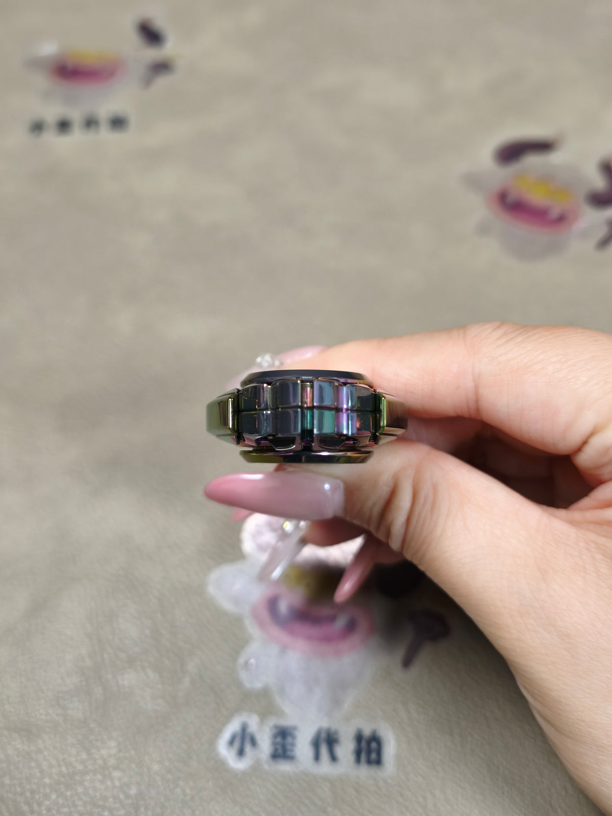 Dark Shell Opening Zirconium Oil Slick