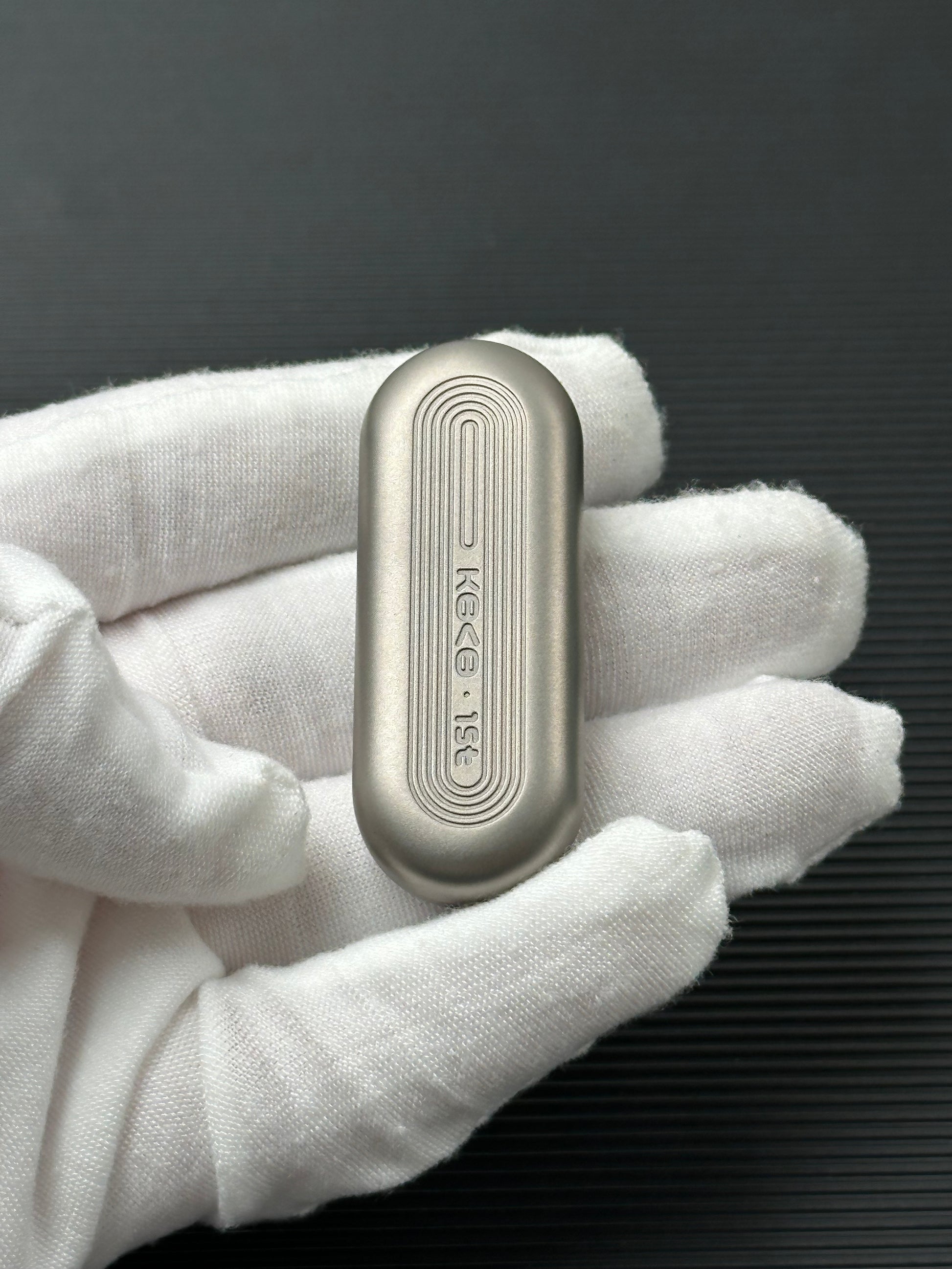 Floating Cloud Titanium