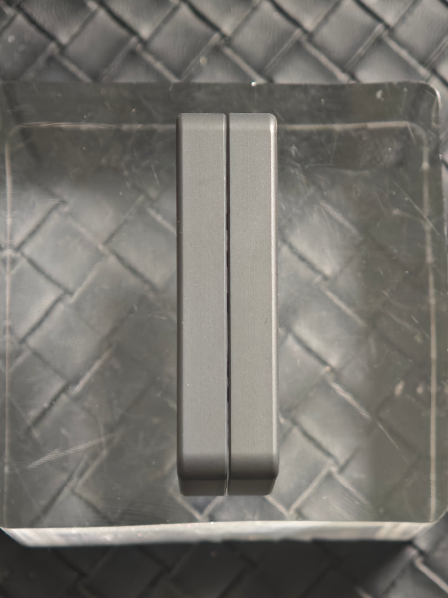 Mute Zirconium