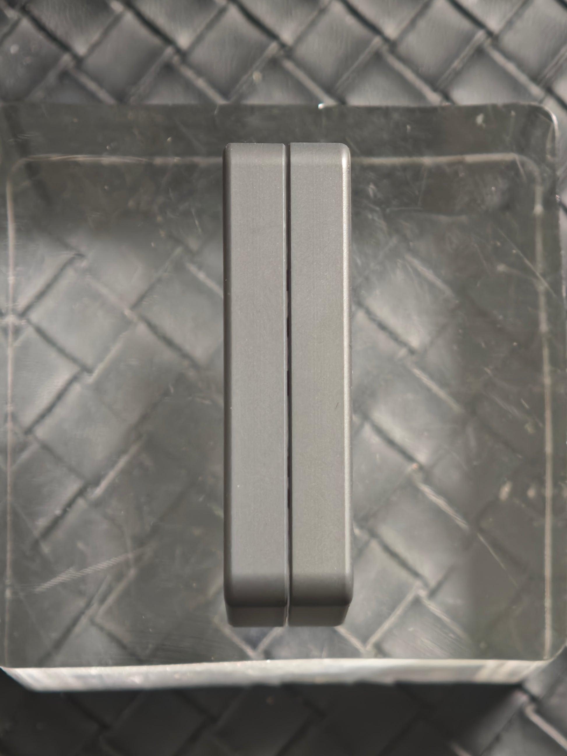 Mute Zirconium