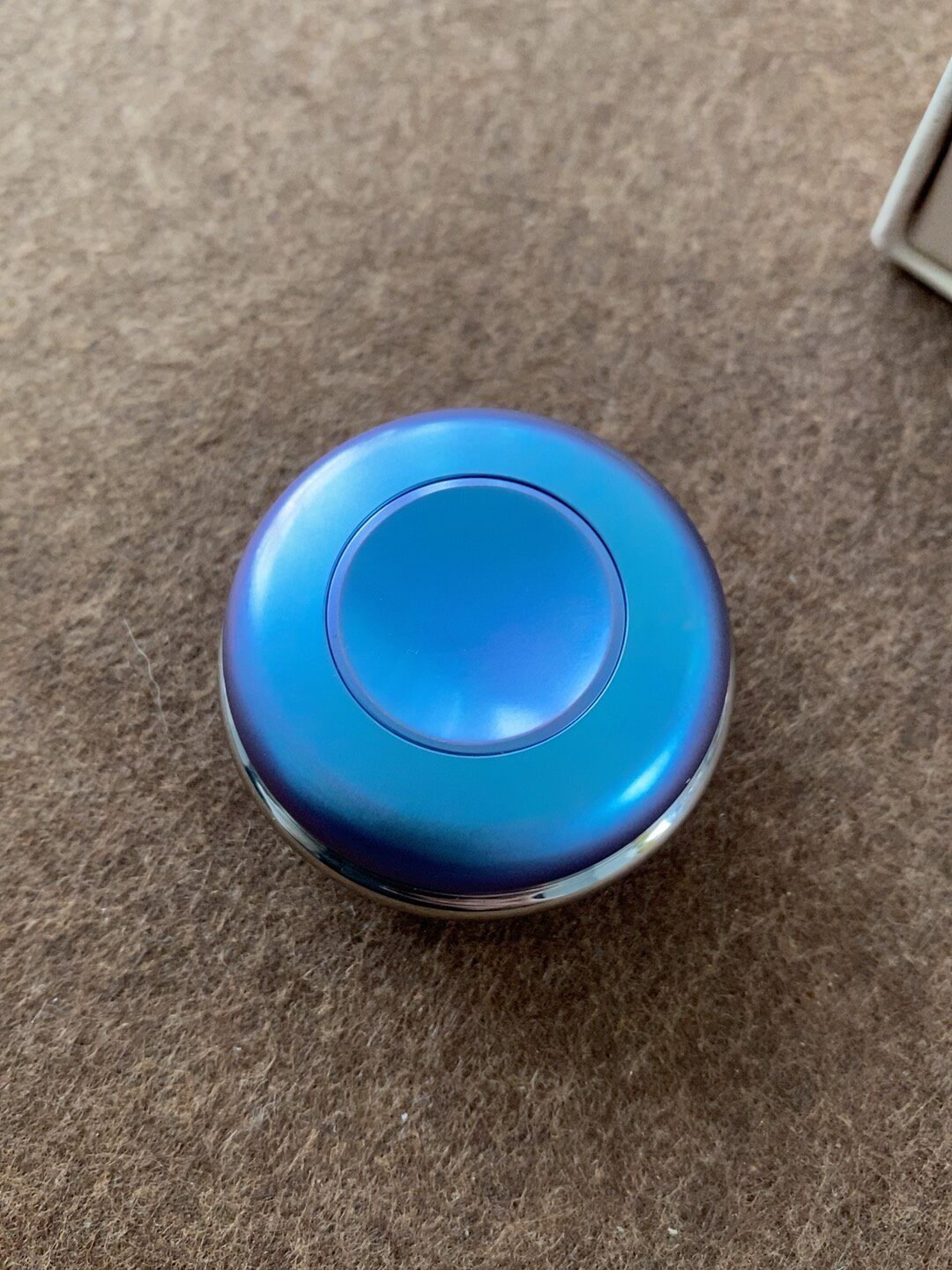 Macaron Titanium