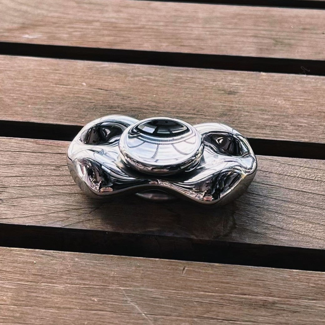 Twin-blade design Spinner