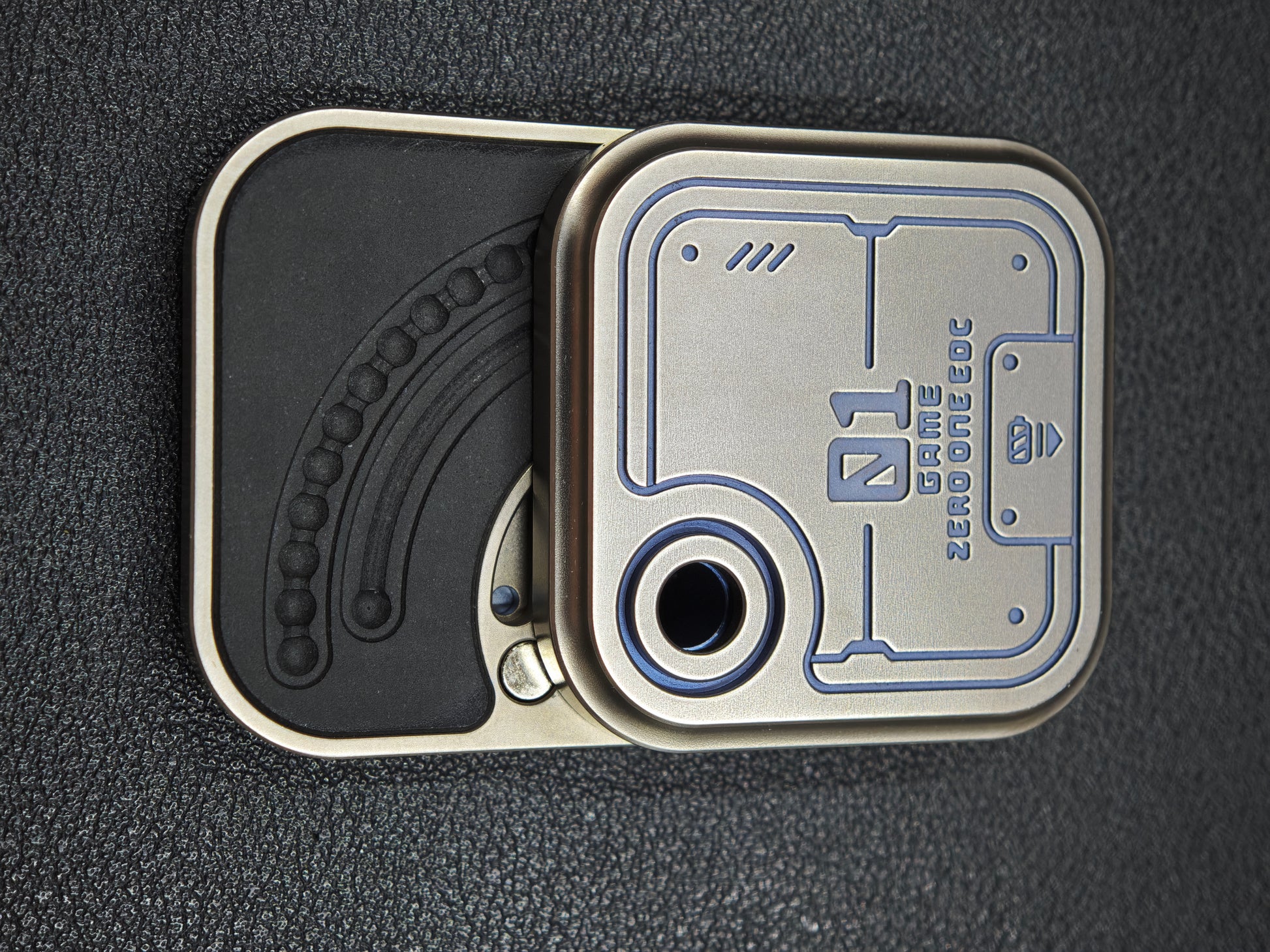 MAZE BLOCK Titanium