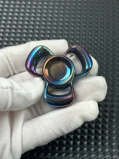 Three-Leaf Horizon Zirconium Oil Slick