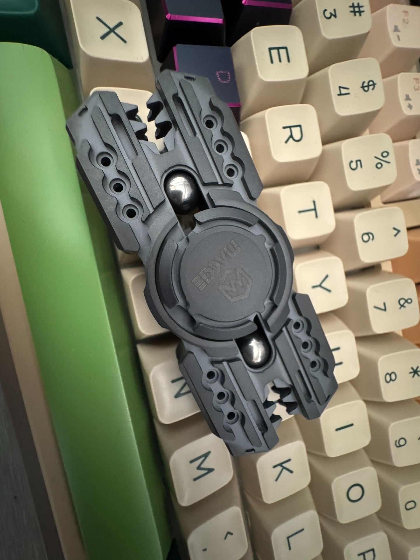 BAR GLUTTONY Zirconium