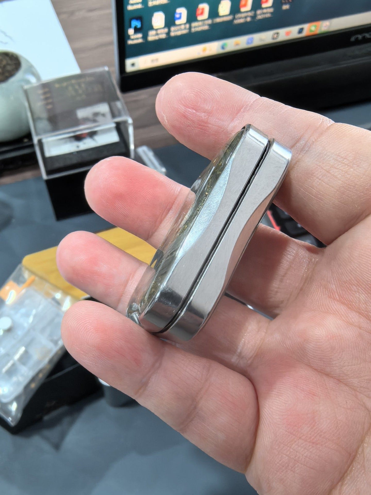 Aura Sand Titanium