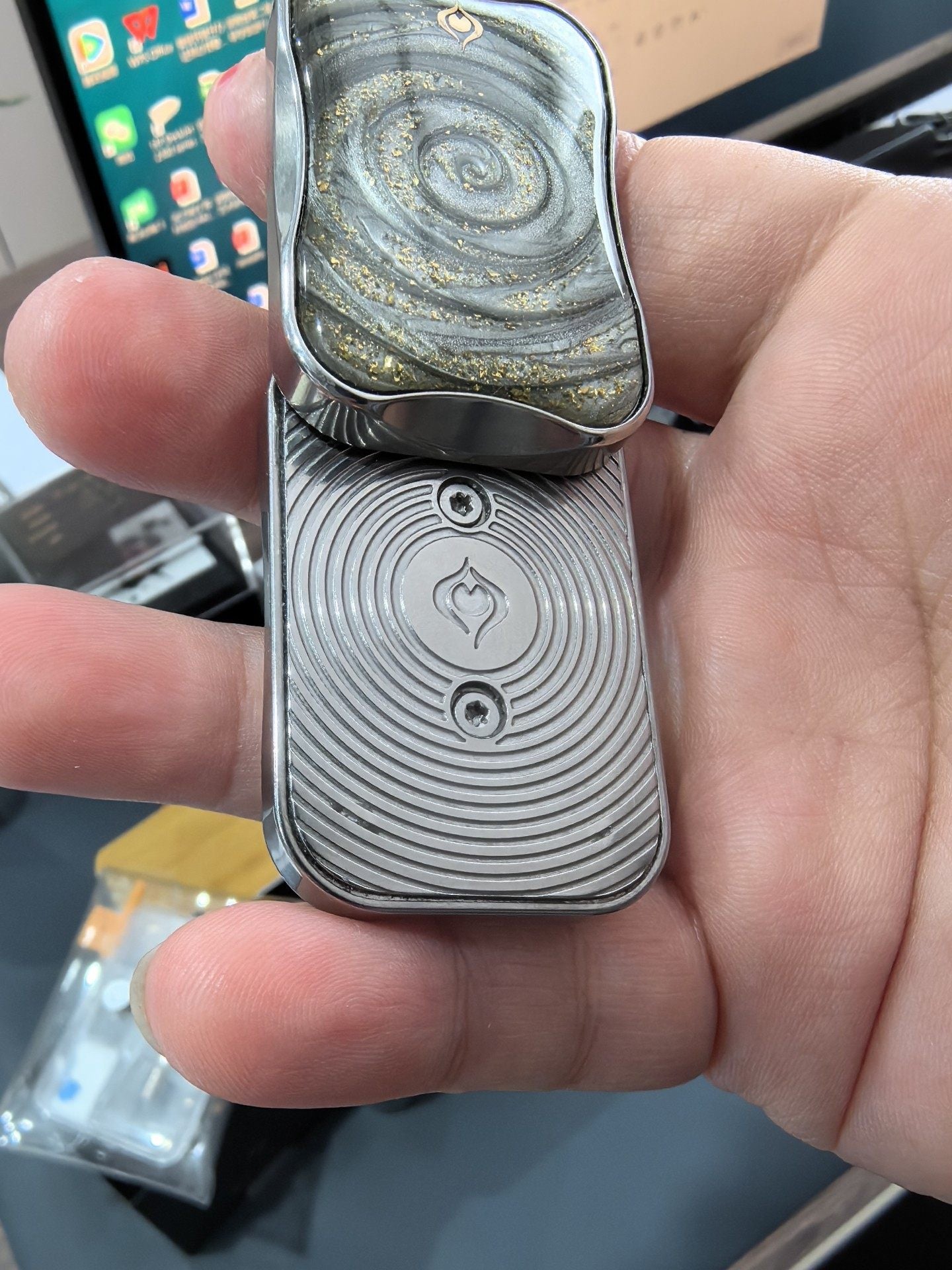 Aura Sand Titanium