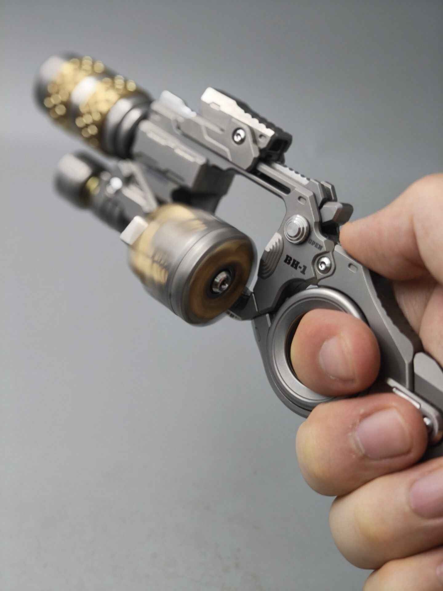 Breaker Titanium