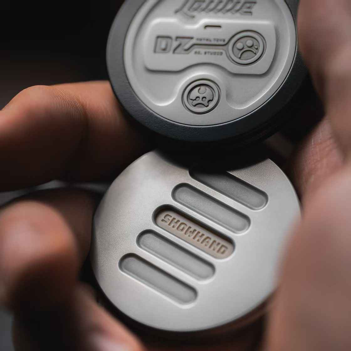 Show hand Mechanical Coin