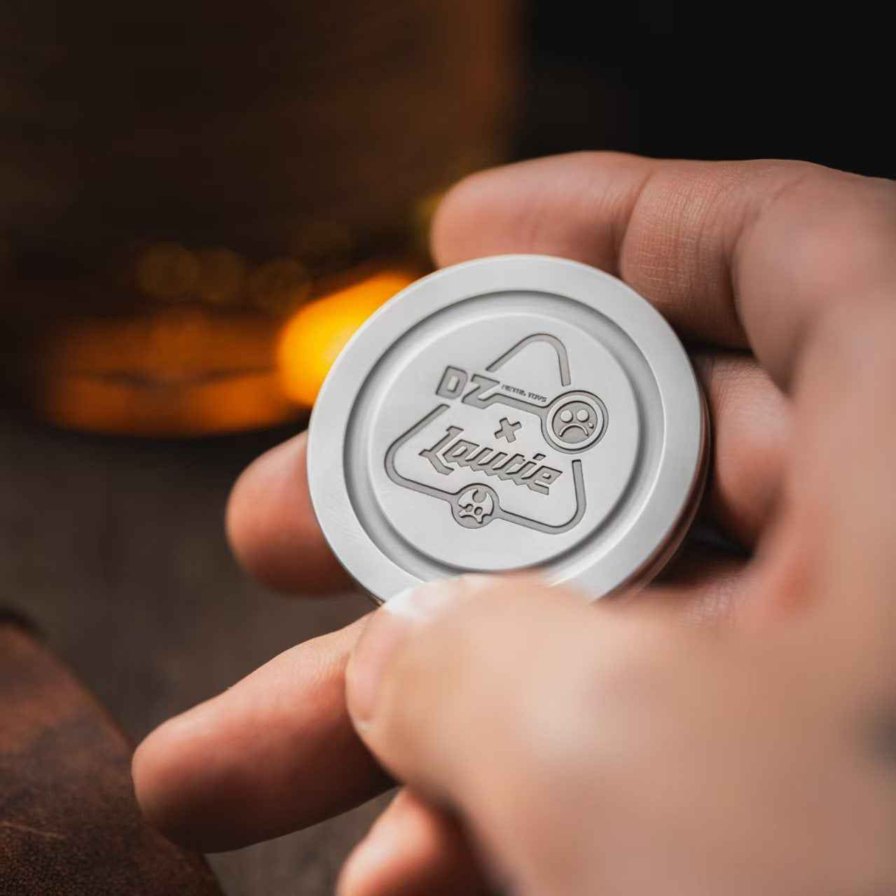 Show hand Mechanical Coin