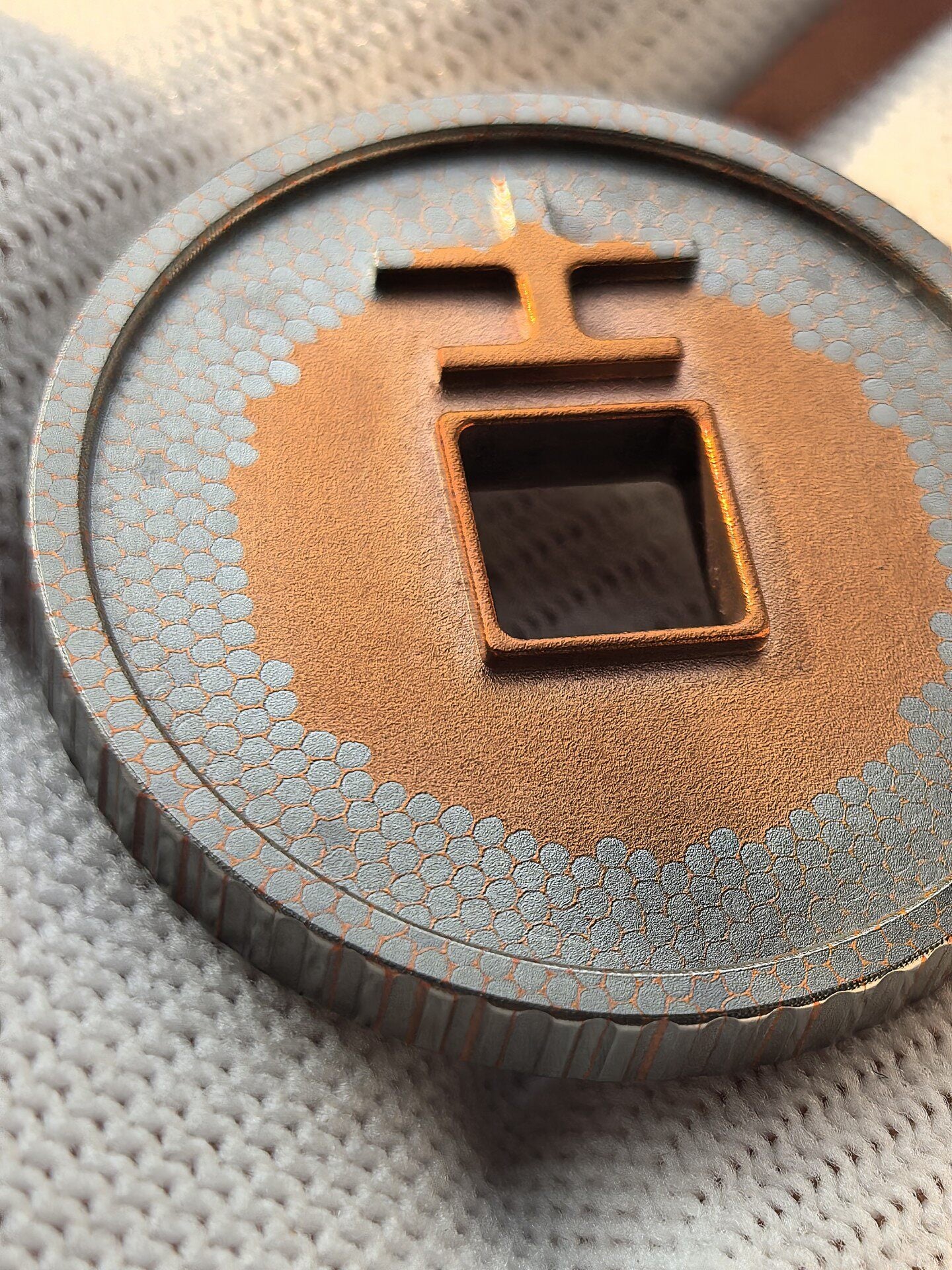 Aroundight Superconductor