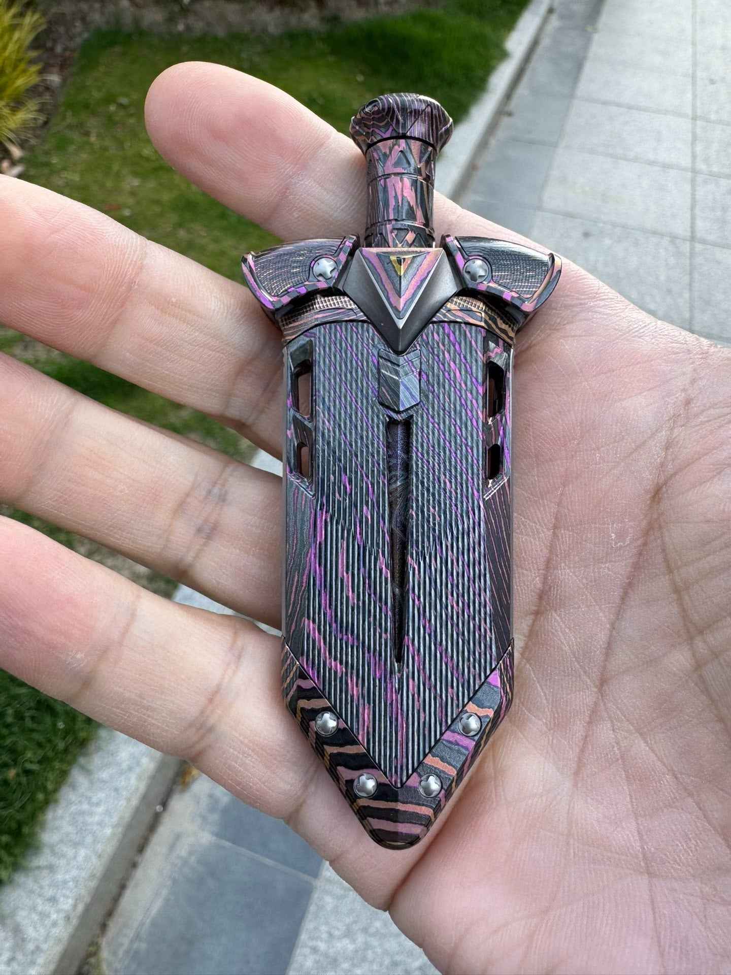 Aroundight Zircuti