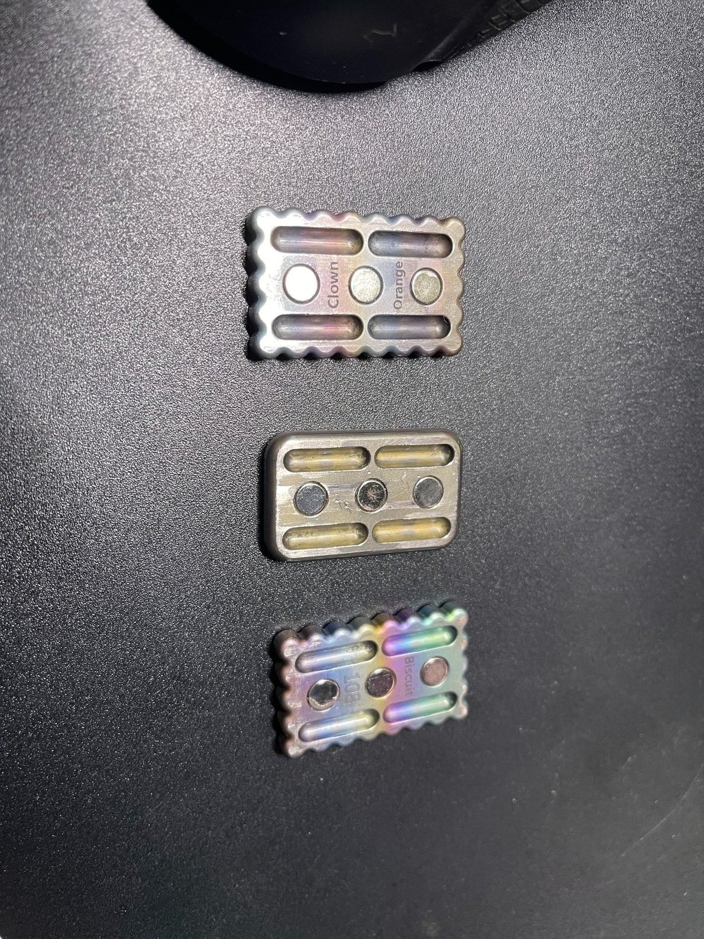 Biscuit Titanium