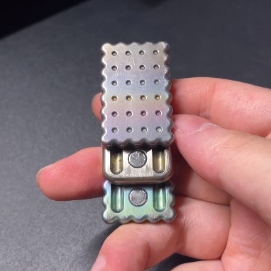 Biscuit Titanium