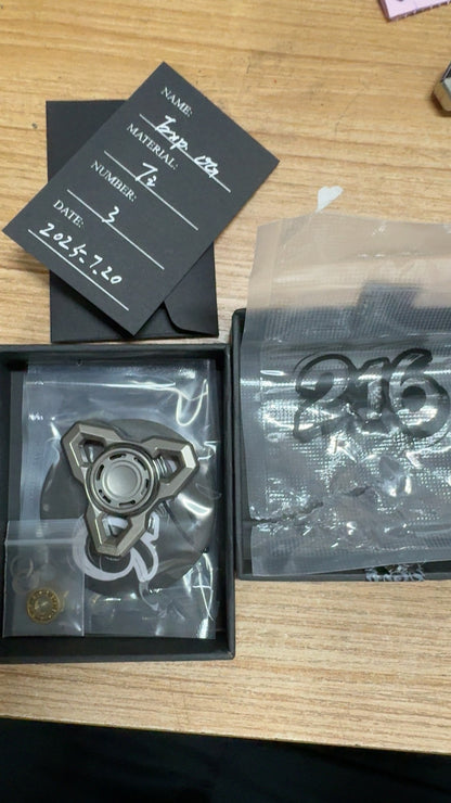 E.X.P Spinner Titanium