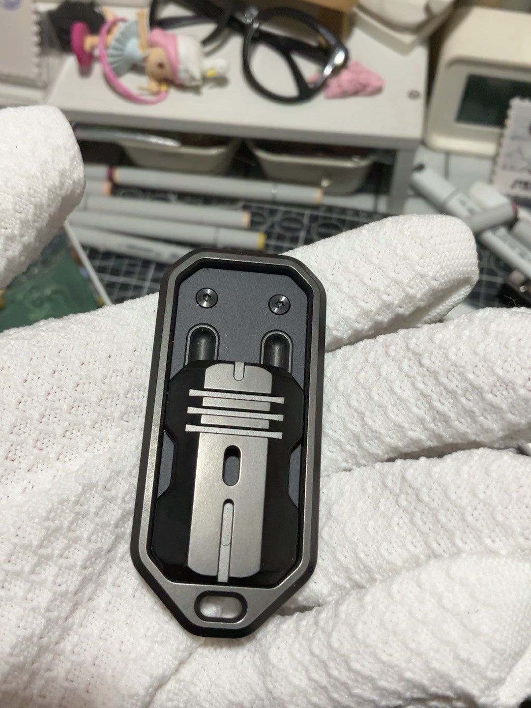 Music Waves Slider Blackened Titanium