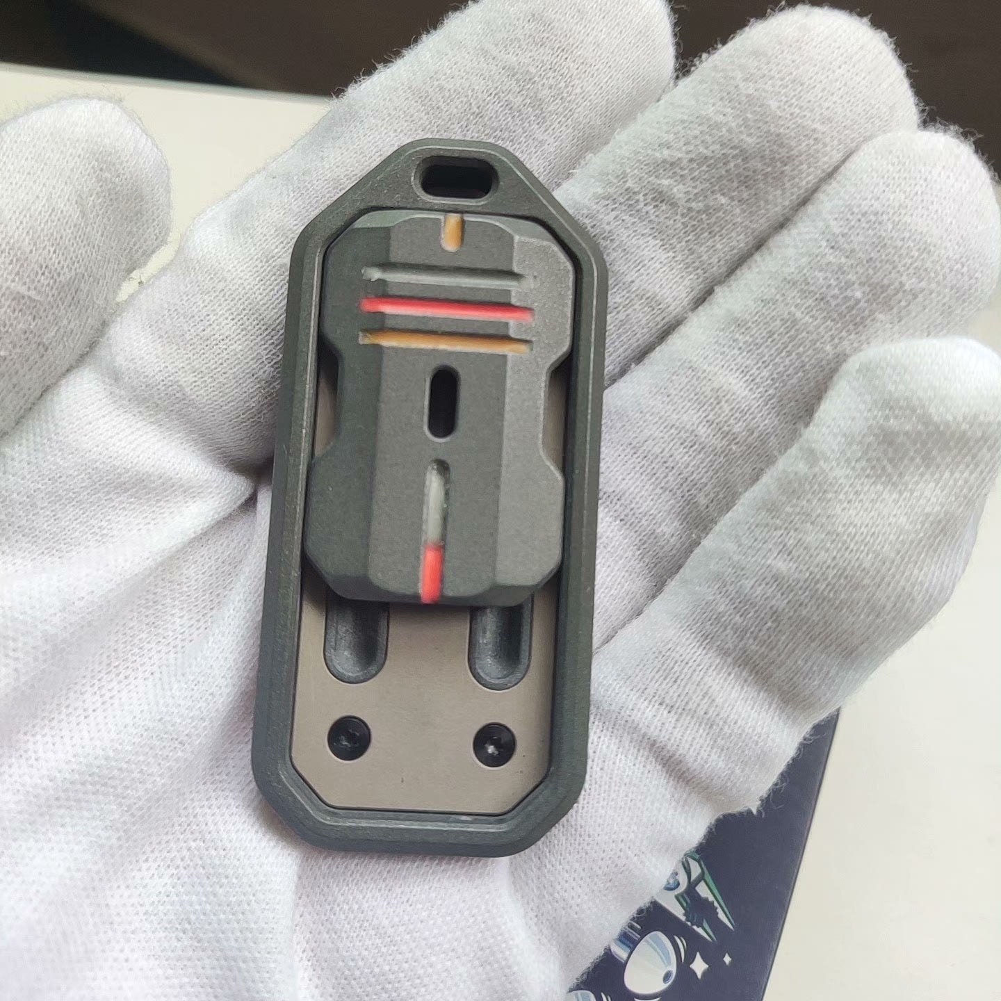 Music Waves Slider Zirconium