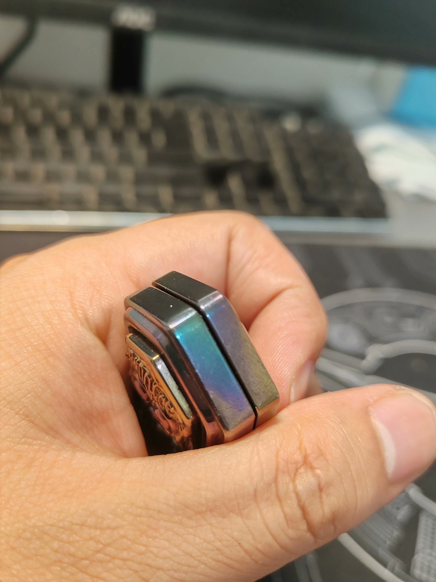 Poker Lolita Oil Slick Zirconium