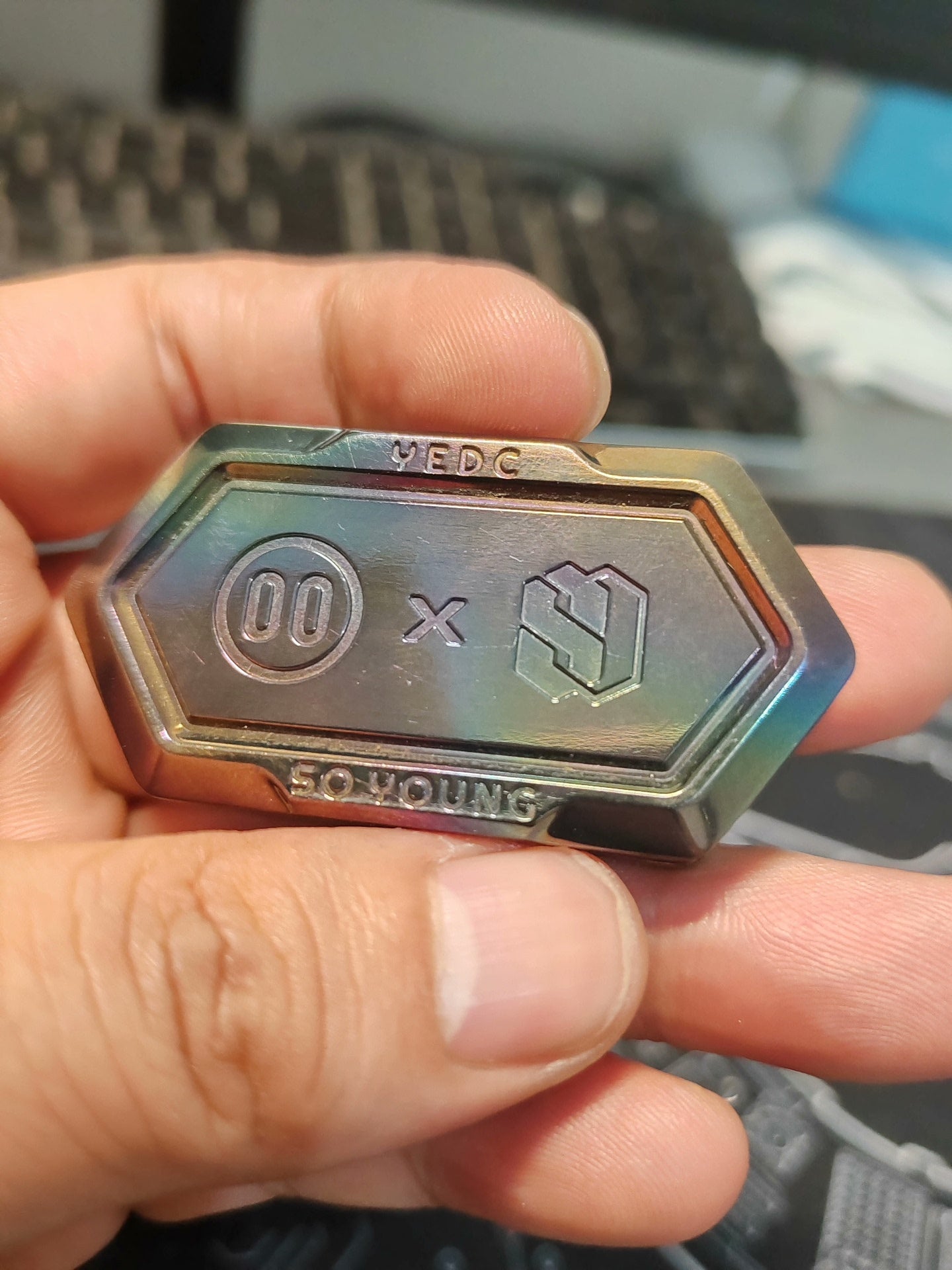 Poker Lolita Oil Slick Zirconium