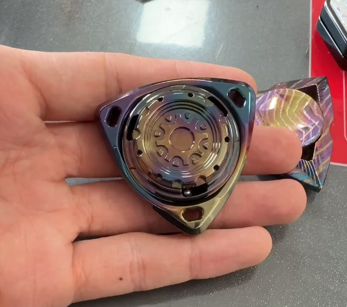 ROAR Spinner Oil Slick Zirconium