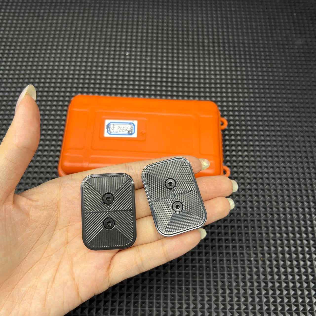 Travel peek + Zirconium