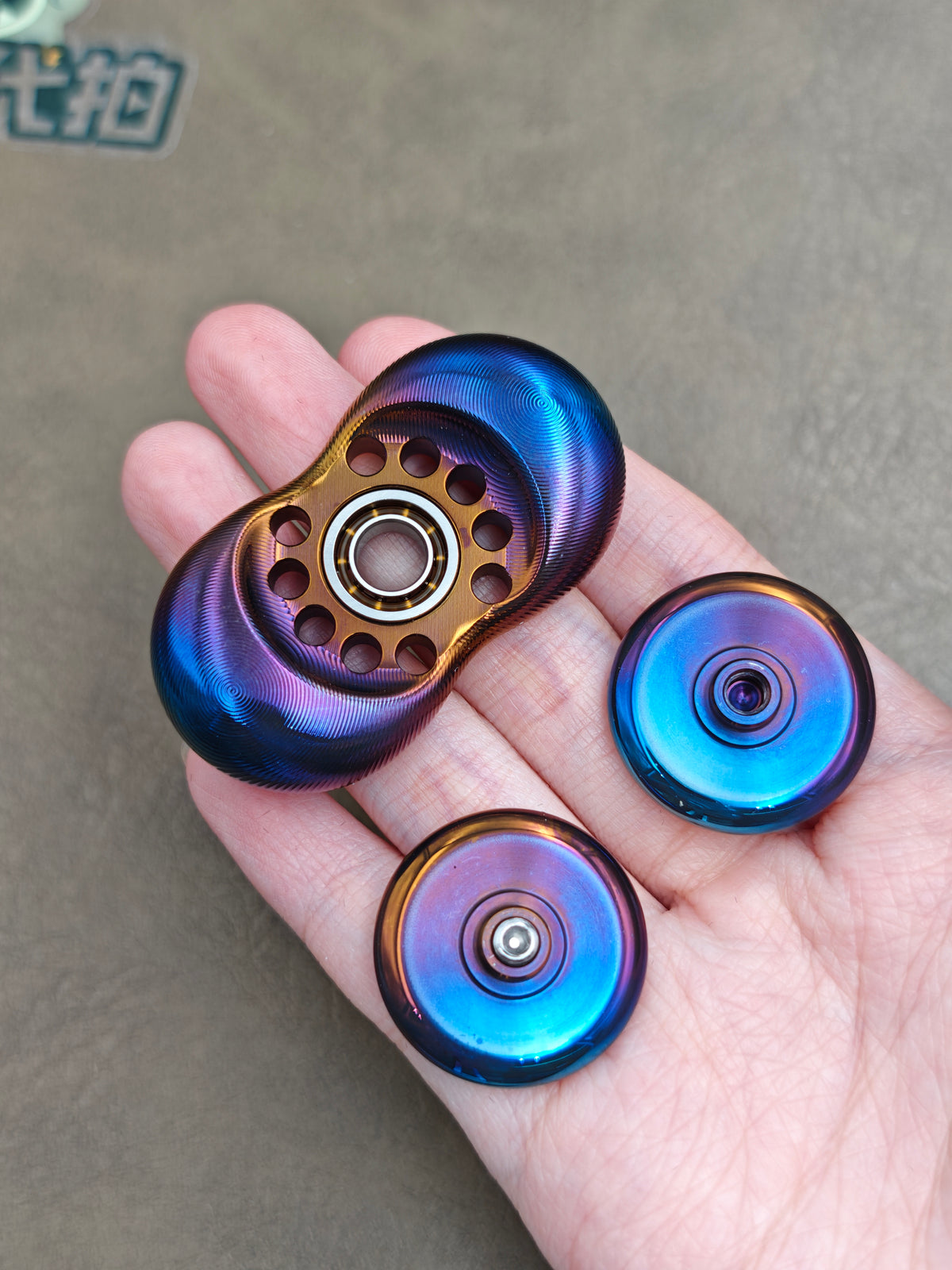 Two-Leaf Cell Zirconium Oil Slick