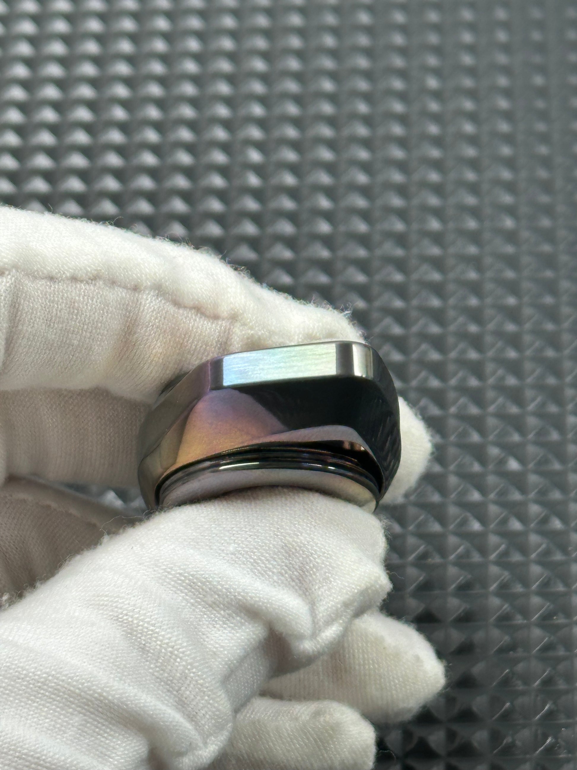Mirror Eye Zirconium
