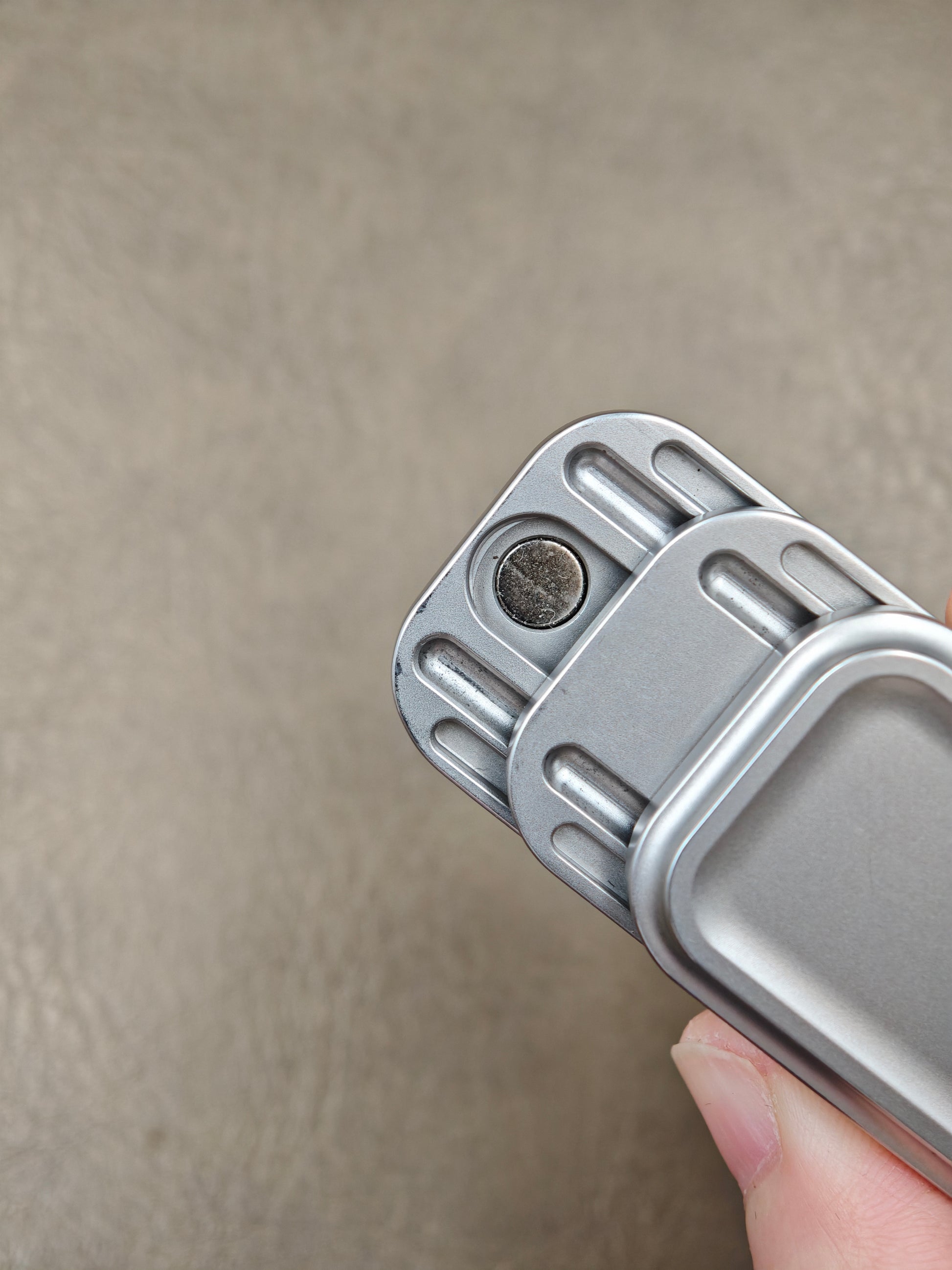 Magnet Feel Stainless Steel