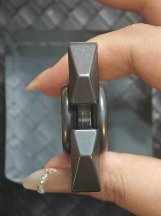 Tri-Leaf Crossbone Zirconium