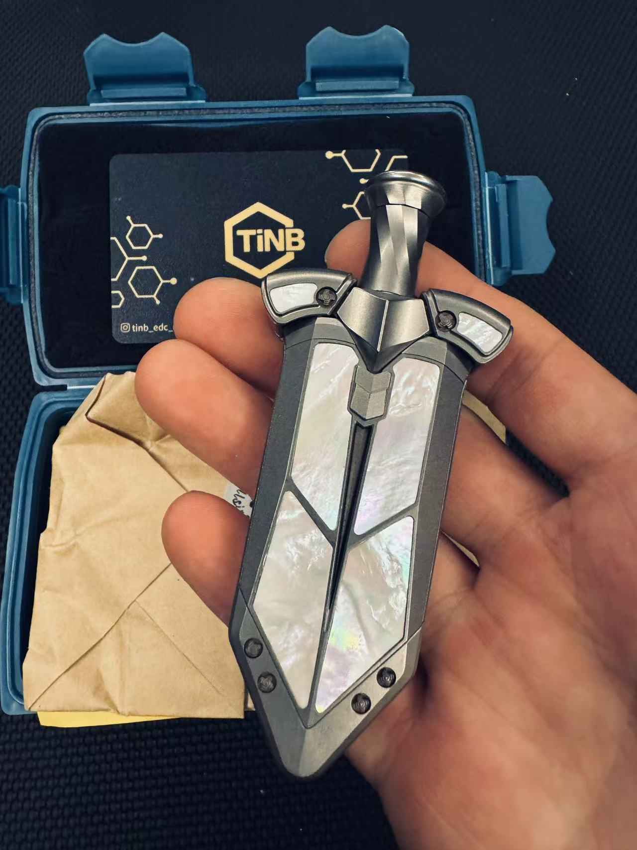 Aroundight MOP Titanium