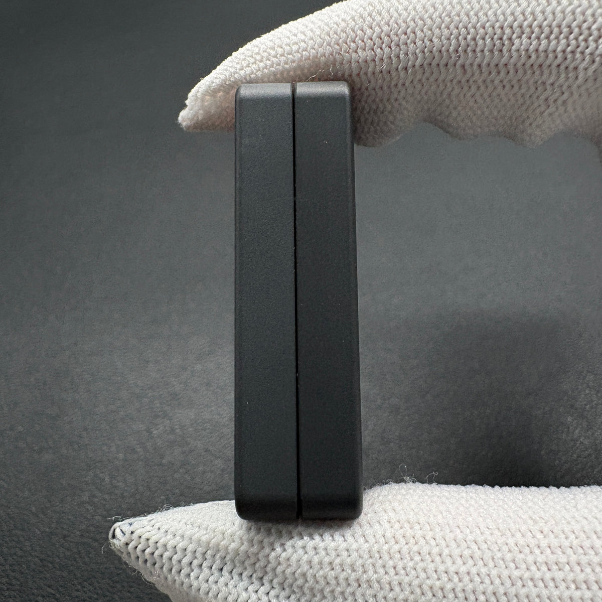 Mute Zirconium