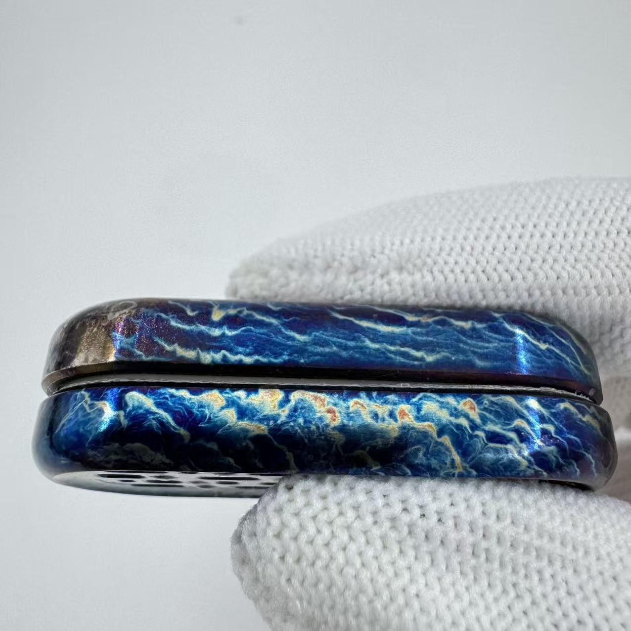 Top B Mokuti Titanium