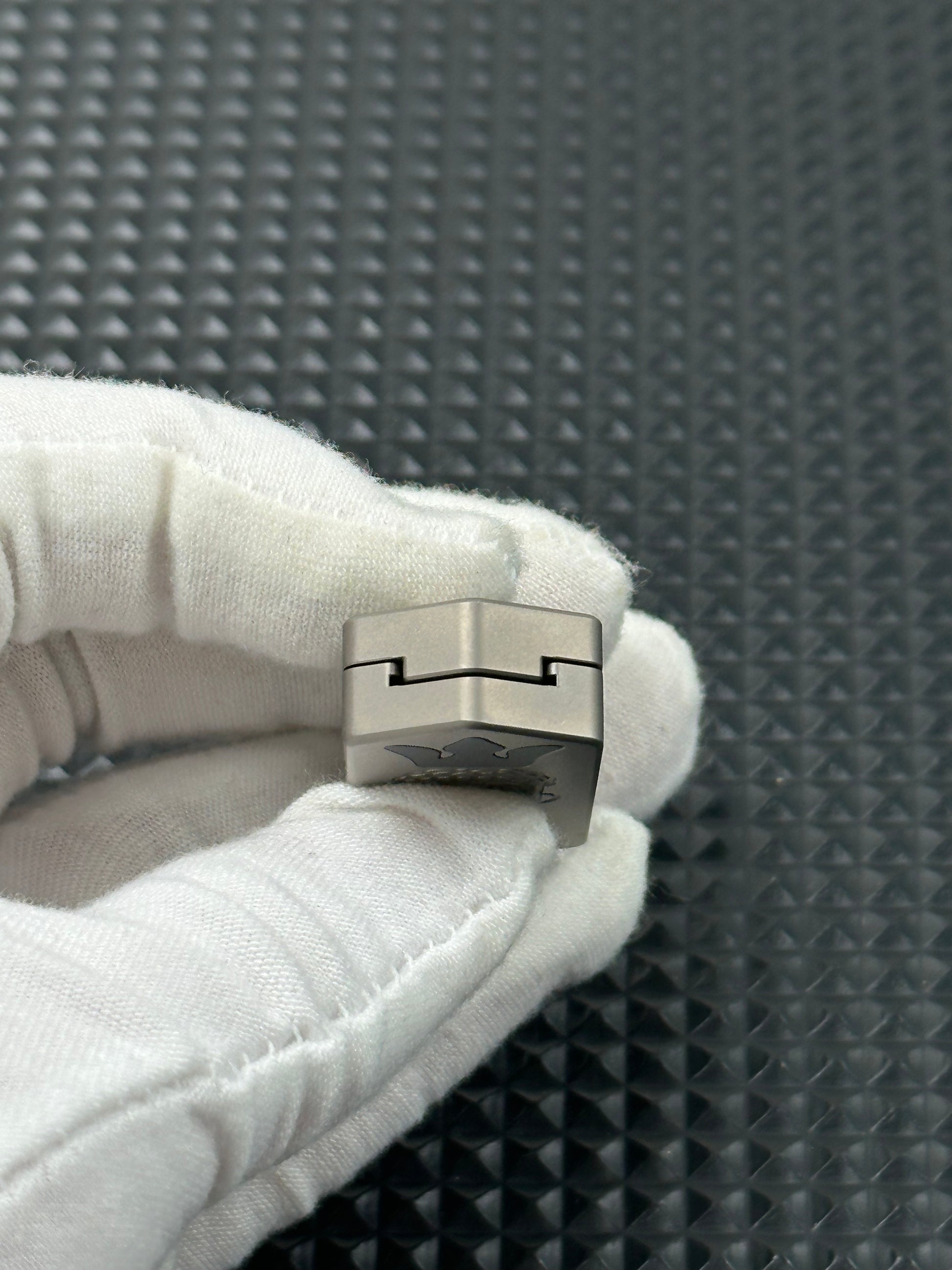 Plane Titanium