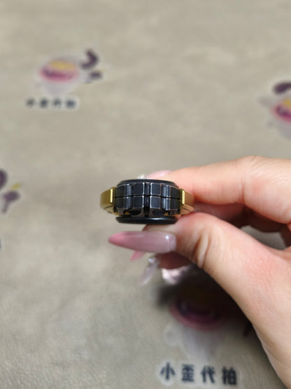 Dark Shell Opening Stainless Steel