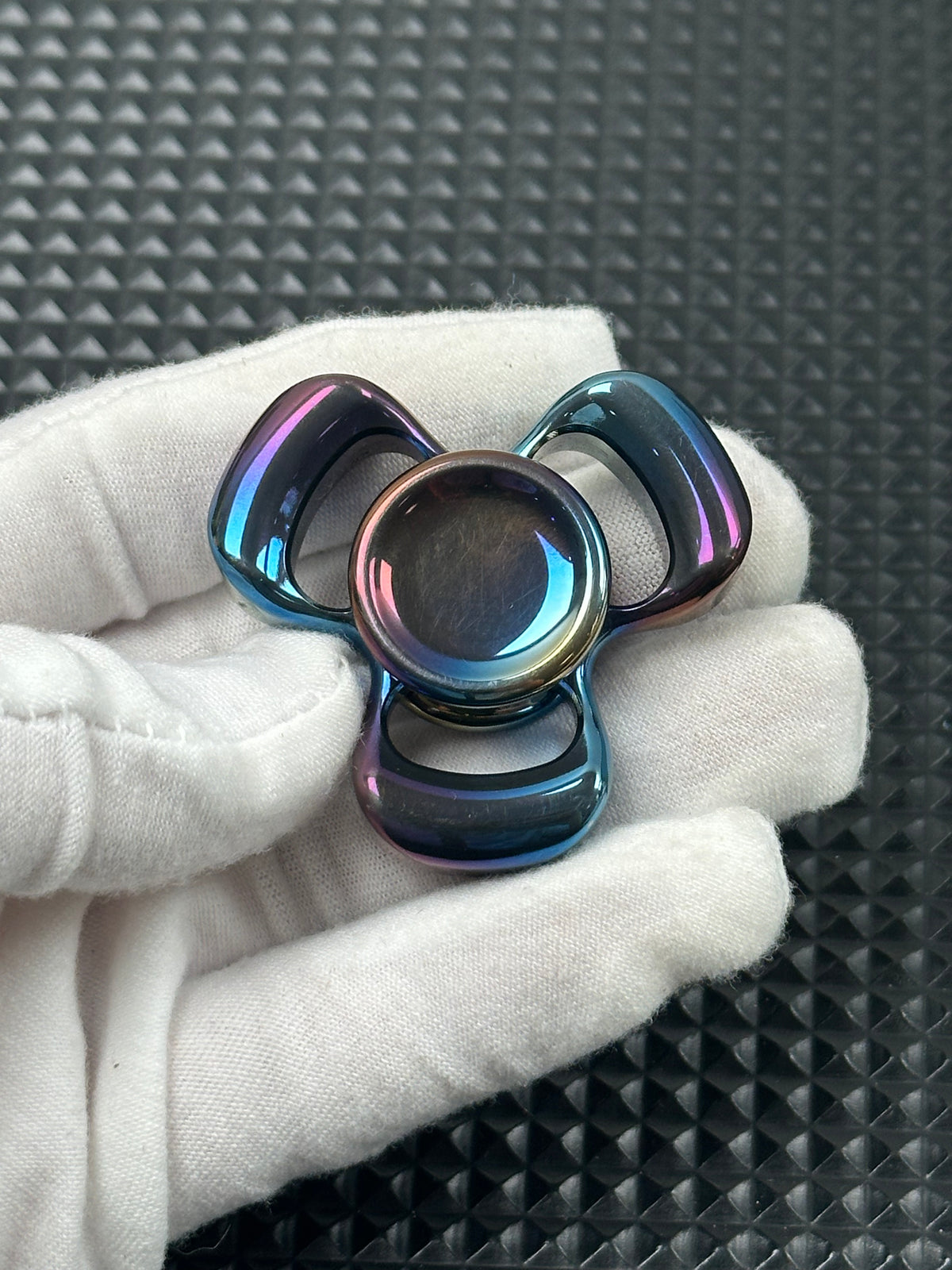 Three-Leaf Horizon Zirconium Oil Slick