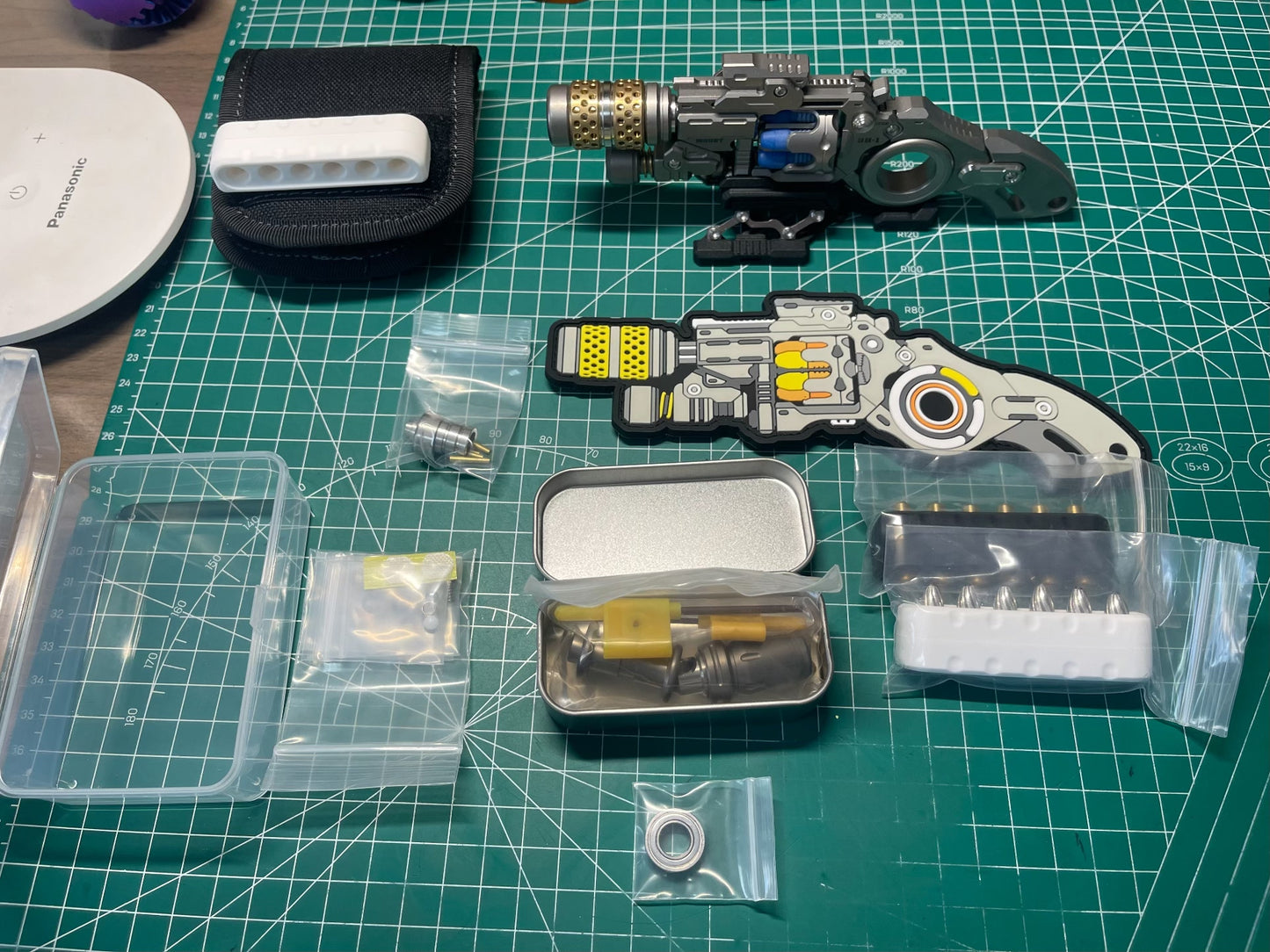 Breaker Titanium Brass + Tracer