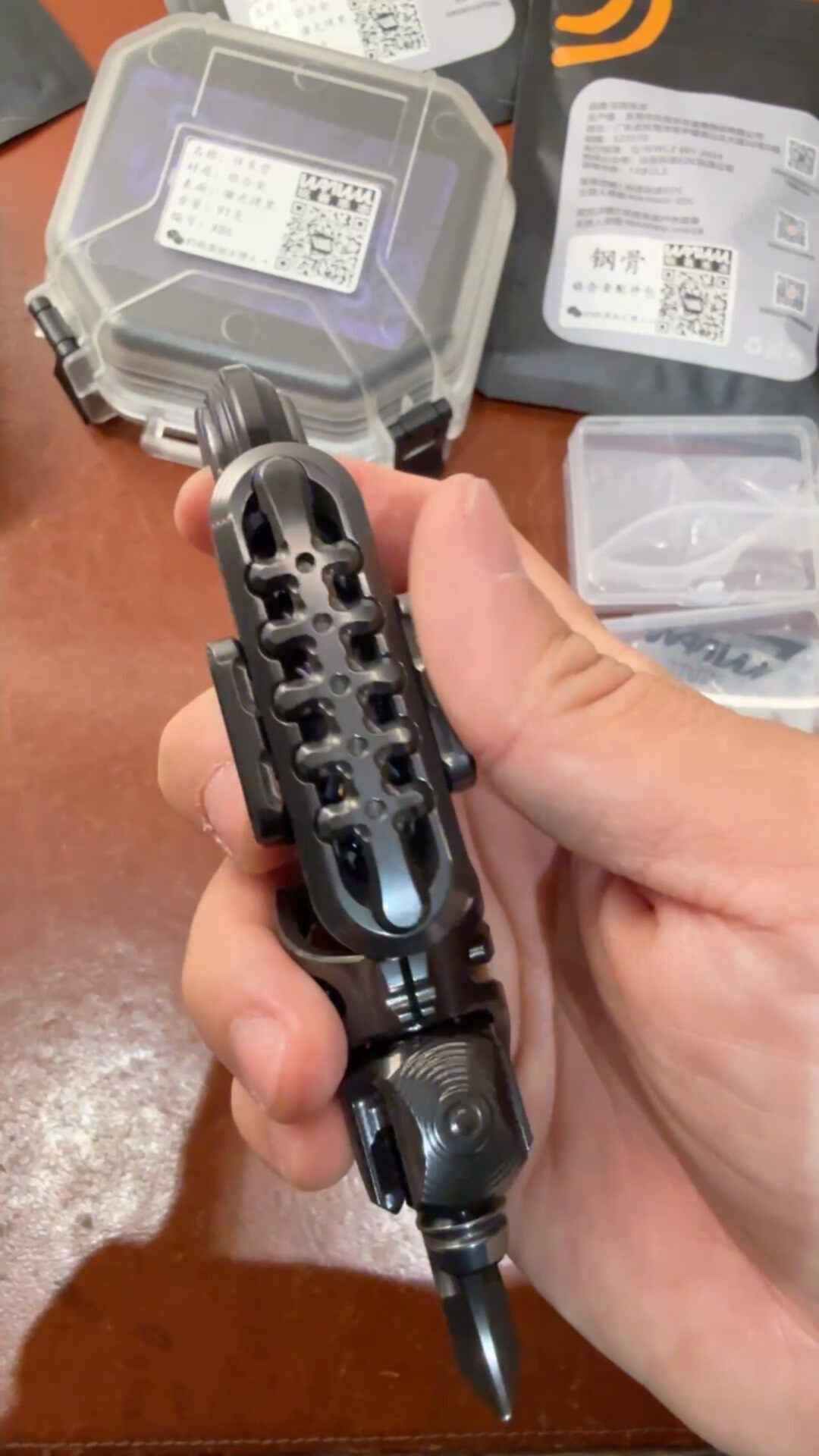 EXOSKELETON, Zirconium