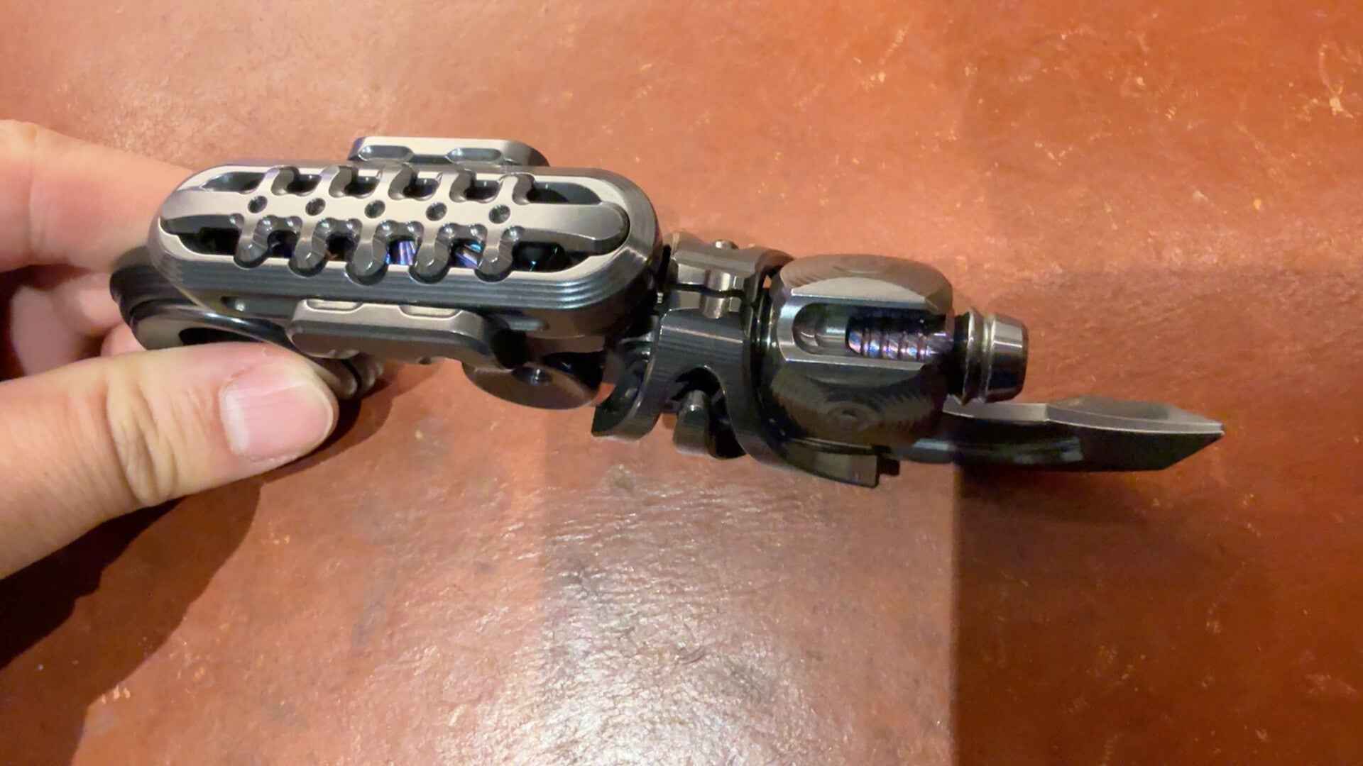 EXOSKELETON, Zirconium