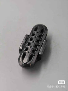 EXOSKELETON, Zirconium