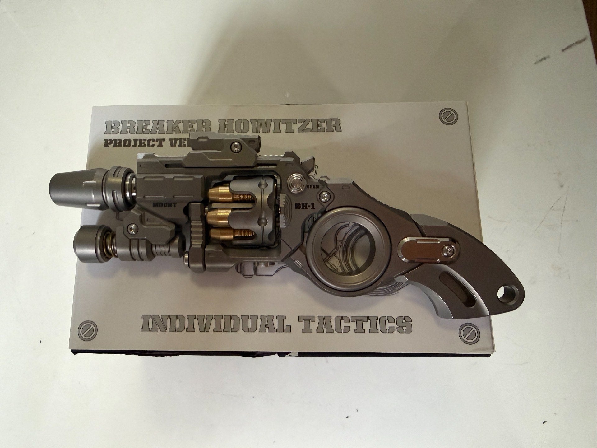 Breaker Titanium